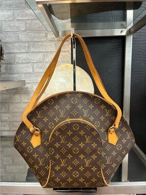 Louis Vuitton Monogram Canvas Shoulder Bag with Tan Leather Trim